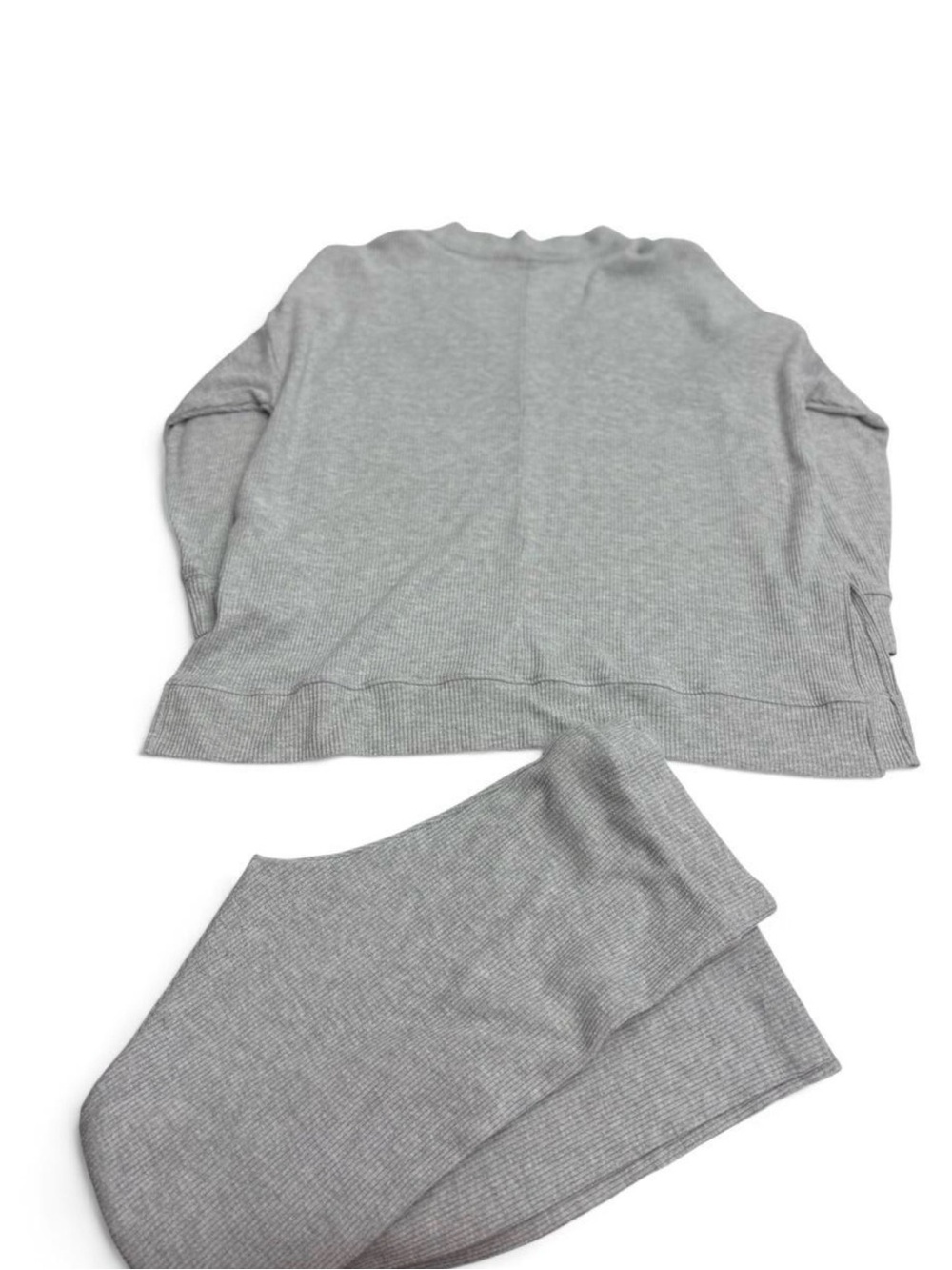 H&M Gray Ribbed Set
Size XL-XXL - Picture 2 of 3